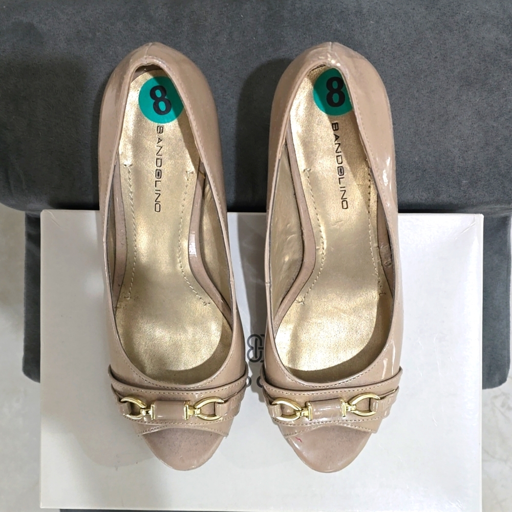 Beige Bandolino Shoes . Size 8